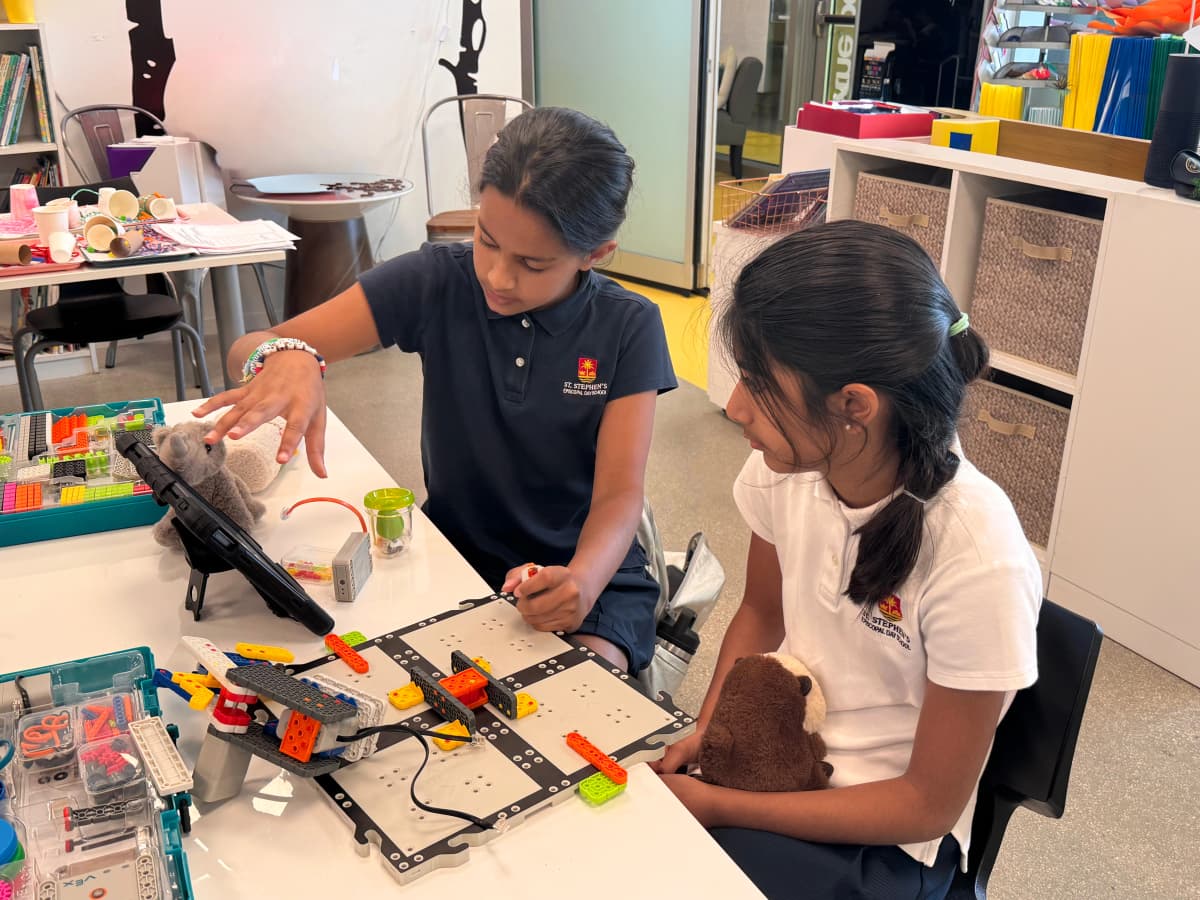 Hive of Thinkrs student in Tech - Engineering class